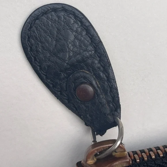 Chloe Elise Long Twist Lock Black and Gold Leather Wallet - Picture 16 of 16